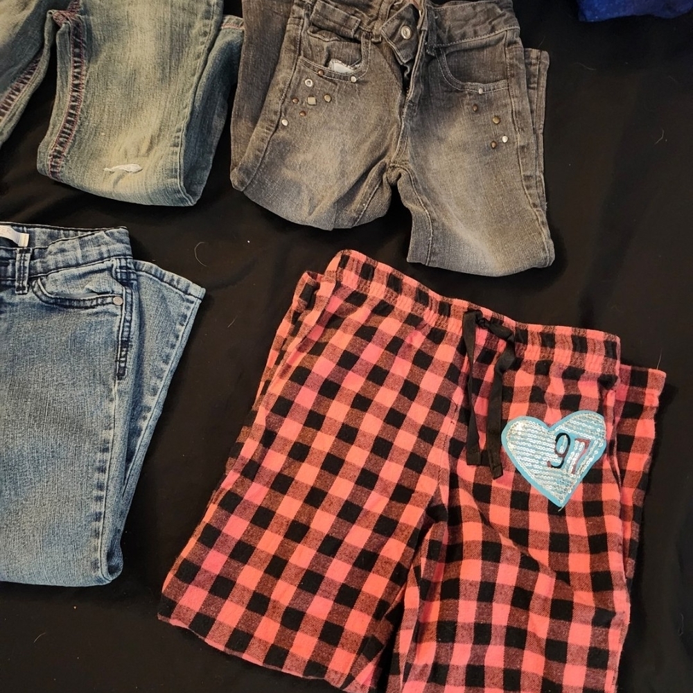 Lot Of 14 Pieces Of Girls Sz 5/6 Clothing - Picture 3 of 7